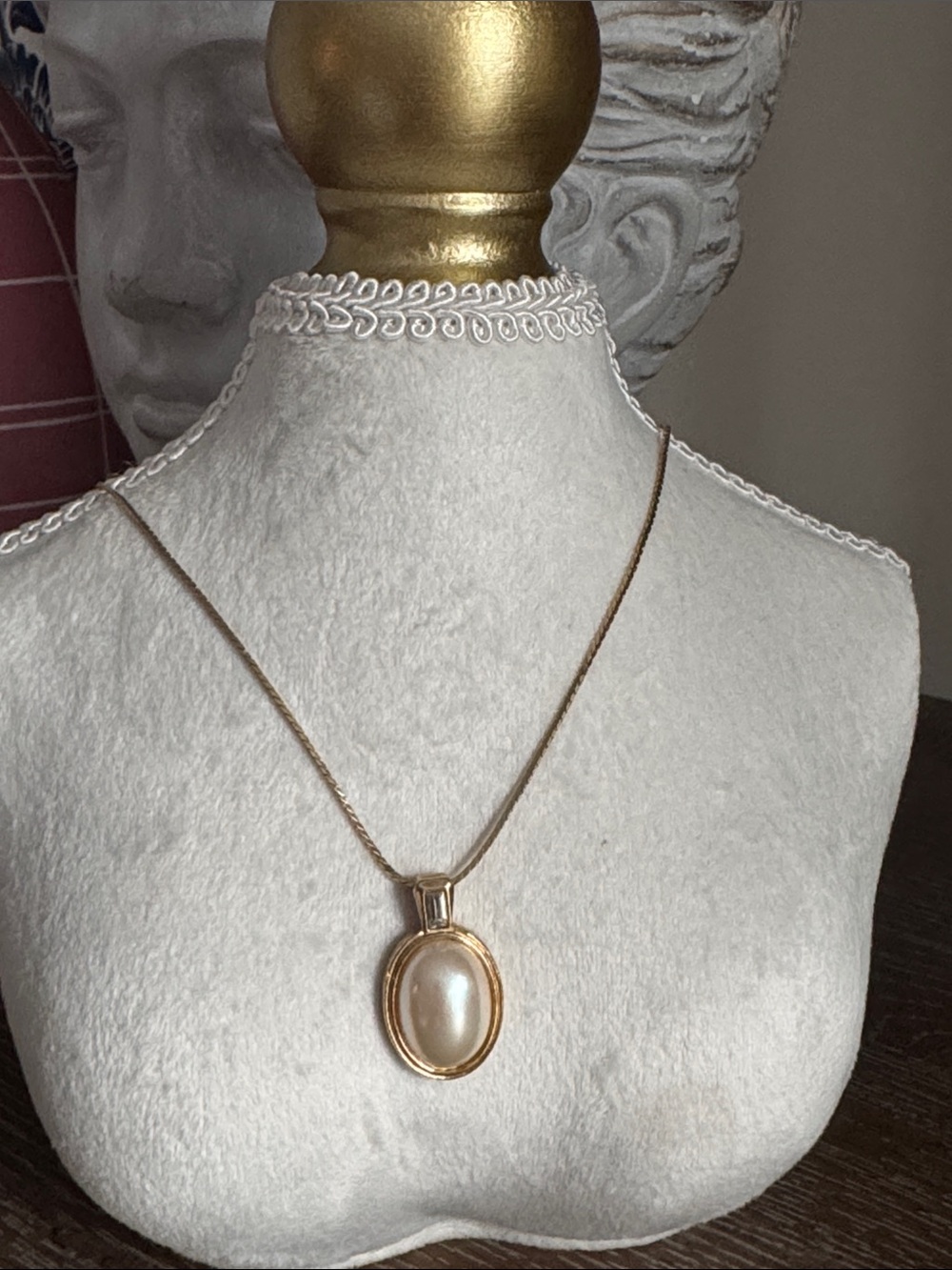 Vintage Avon 1983 Gold Pendant Necklace with Faux Mabe Pearl Cabochon